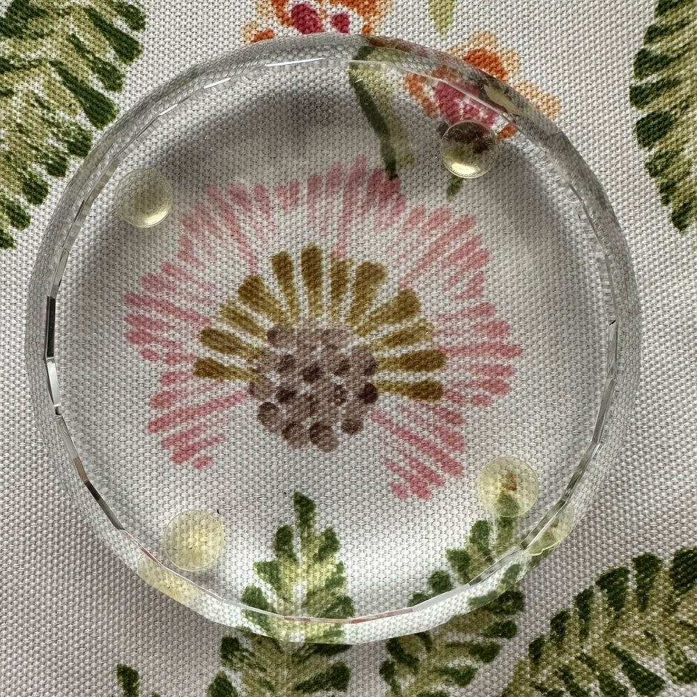 Brand new Arribas crystal cut glass base for displaying crystal figures NOS